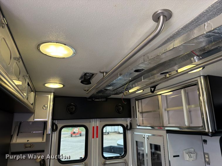 image for item EO8786 2022 Ford E450 ambulance