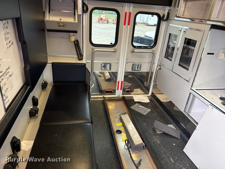 image for item EO8786 2022 Ford E450 ambulance