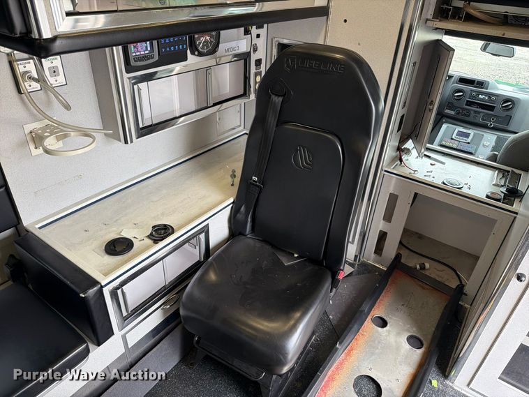 image for item EO8786 2022 Ford E450 ambulance