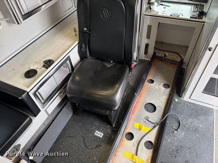 image for item EO8786 2022 Ford E450 ambulance