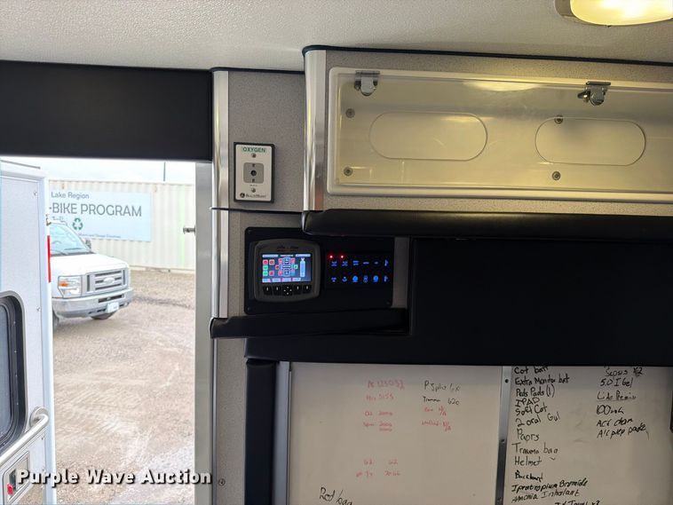 image for item EO8786 2022 Ford E450 ambulance