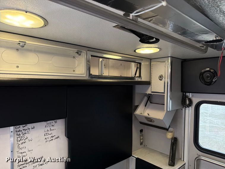 image for item EO8786 2022 Ford E450 ambulance