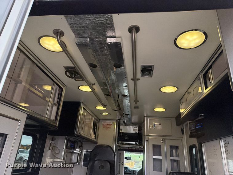 image for item EO8786 2022 Ford E450 ambulance