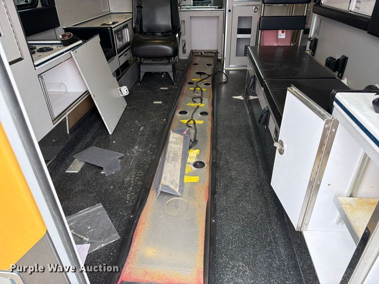 image for item EO8786 2022 Ford E450 ambulance