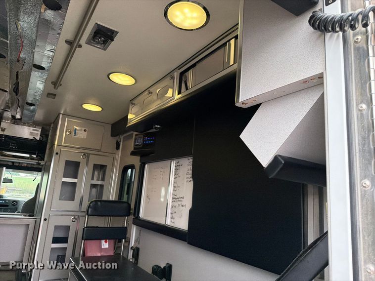 image for item EO8786 2022 Ford E450 ambulance