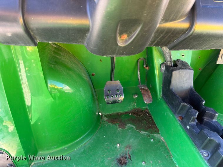 image for item EP7911 2006 John Deere HPX Gator utility vehicle