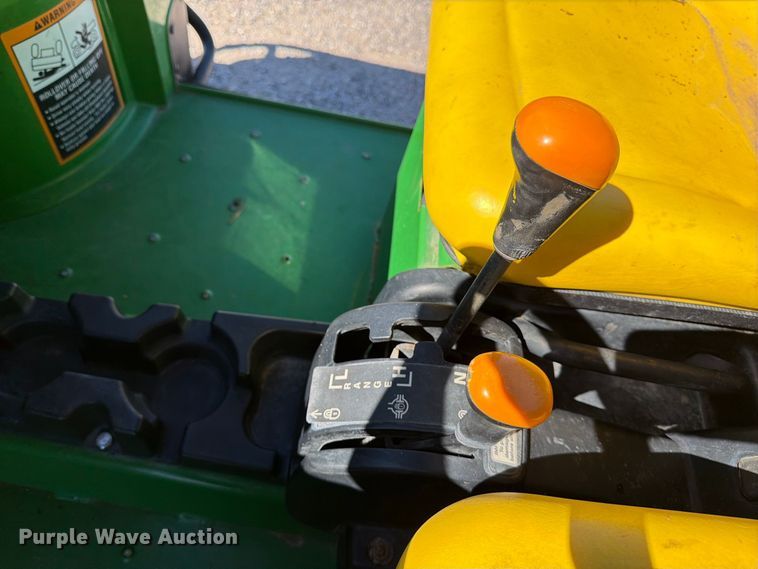 image for item EP7911 2006 John Deere HPX Gator utility vehicle
