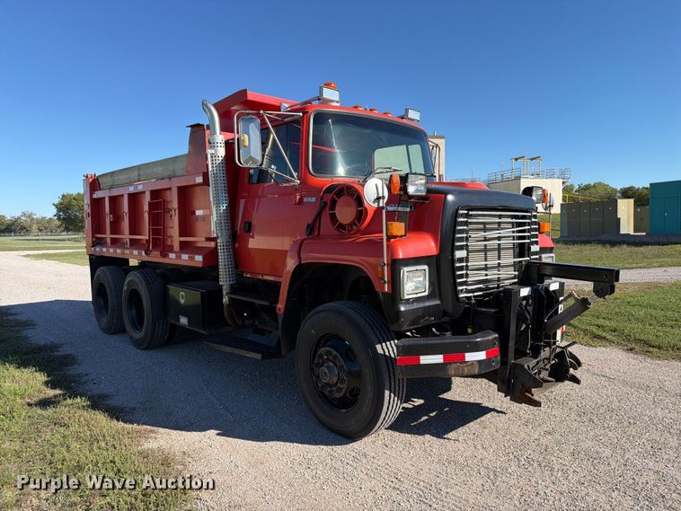 image for item EP7912 1995 Ford L8000 dump truck