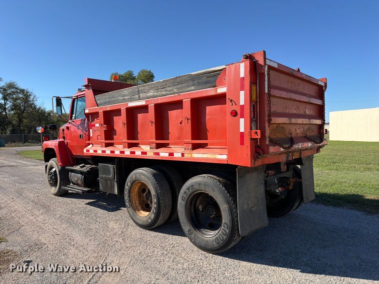 image for item EP7912 1995 Ford L8000 dump truck