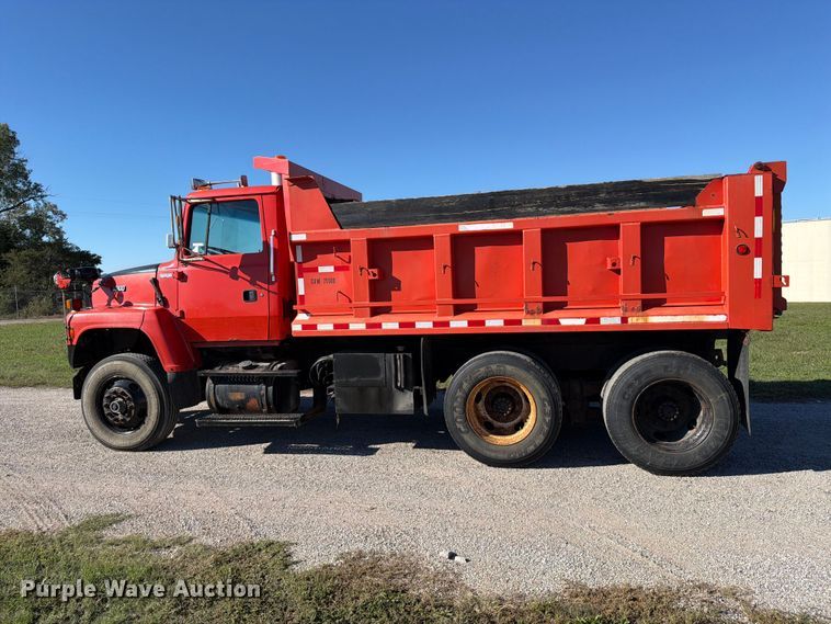image for item EP7912 1995 Ford L8000 dump truck
