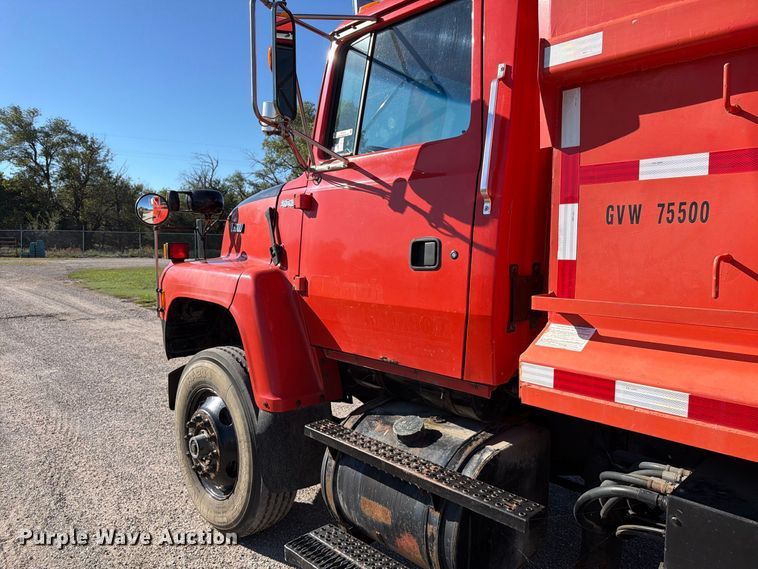 image for item EP7912 1995 Ford L8000 dump truck