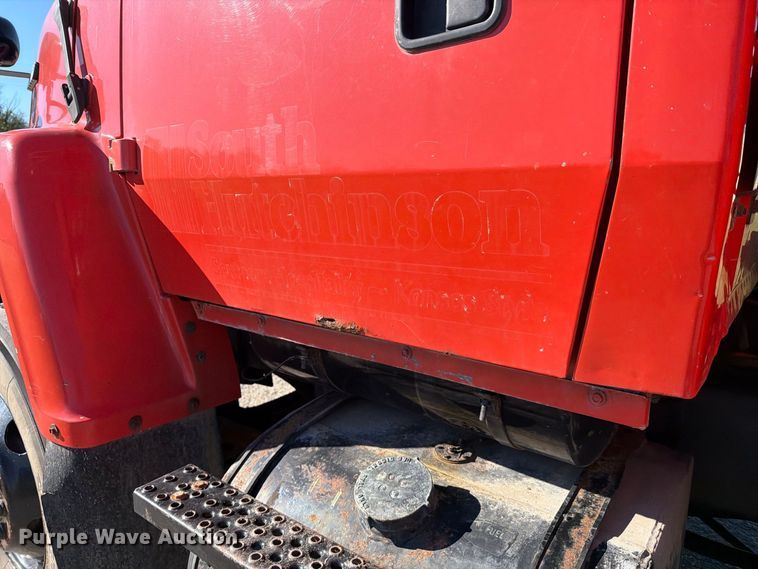 image for item EP7912 1995 Ford L8000 dump truck