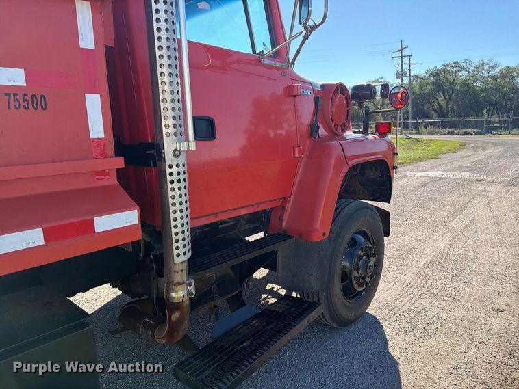image for item EP7912 1995 Ford L8000 dump truck