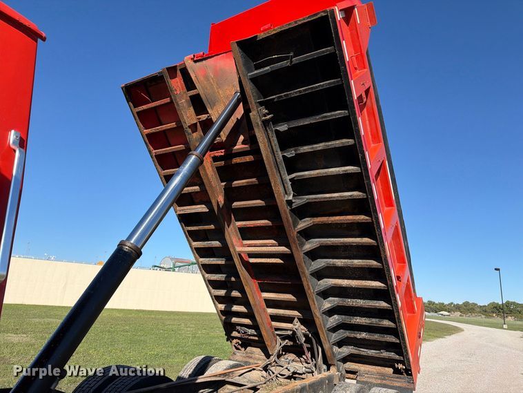 image for item EP7912 1995 Ford L8000 dump truck