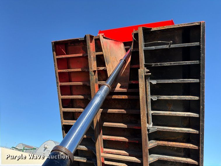 image for item EP7912 1995 Ford L8000 dump truck