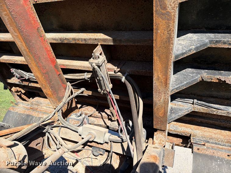 image for item EP7912 1995 Ford L8000 dump truck