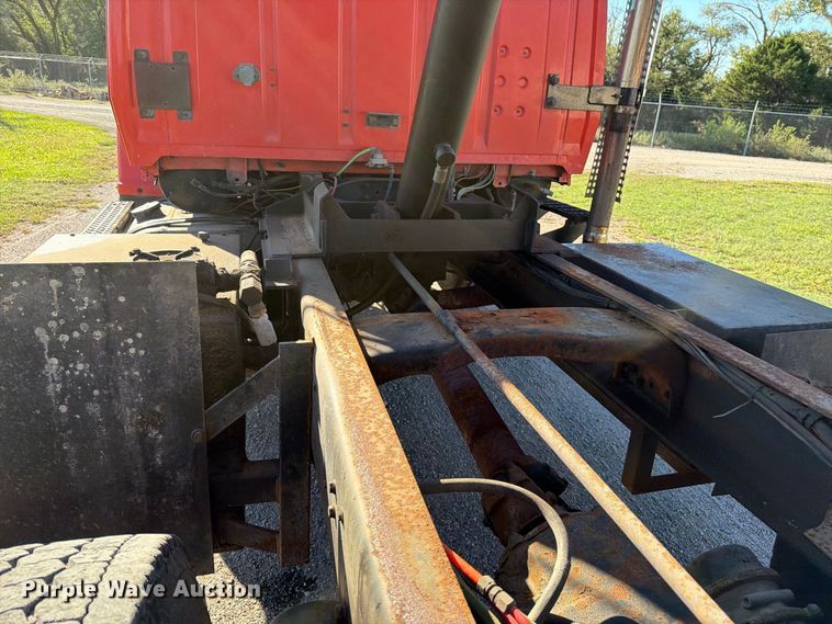 image for item EP7912 1995 Ford L8000 dump truck