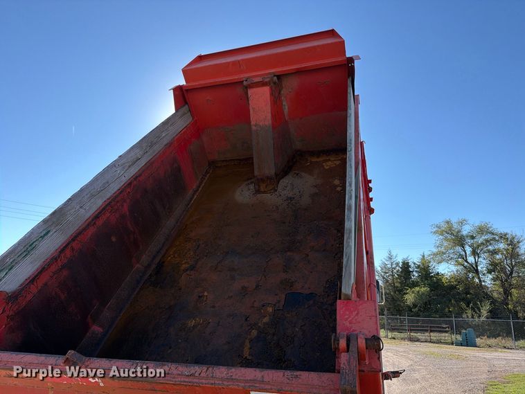 image for item EP7912 1995 Ford L8000 dump truck