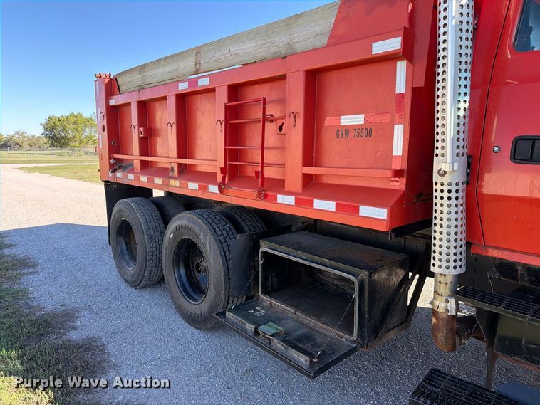 image for item EP7912 1995 Ford L8000 dump truck