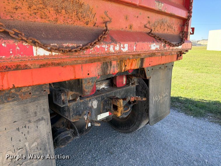 image for item EP7912 1995 Ford L8000 dump truck