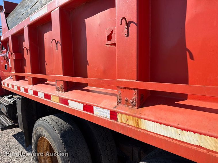 image for item EP7912 1995 Ford L8000 dump truck