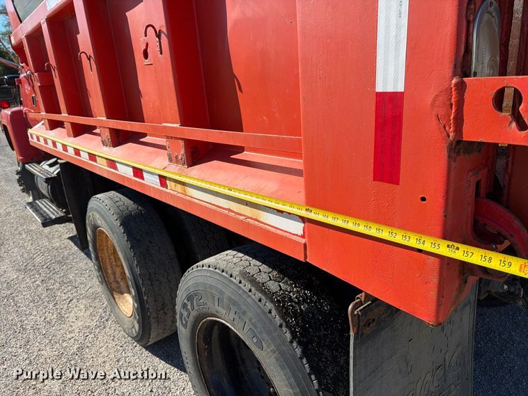image for item EP7912 1995 Ford L8000 dump truck