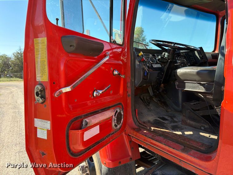 image for item EP7912 1995 Ford L8000 dump truck
