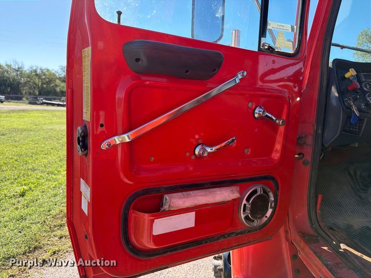 image for item EP7912 1995 Ford L8000 dump truck