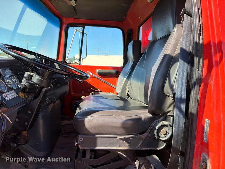 image for item EP7912 1995 Ford L8000 dump truck