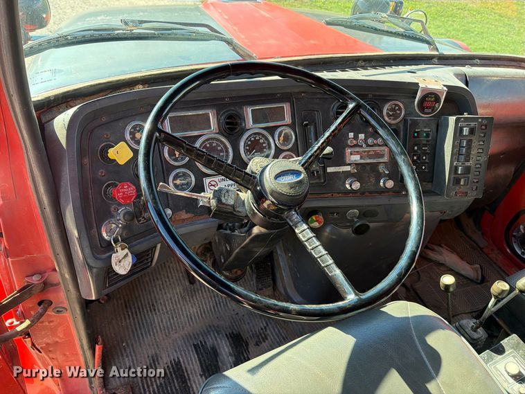 image for item EP7912 1995 Ford L8000 dump truck