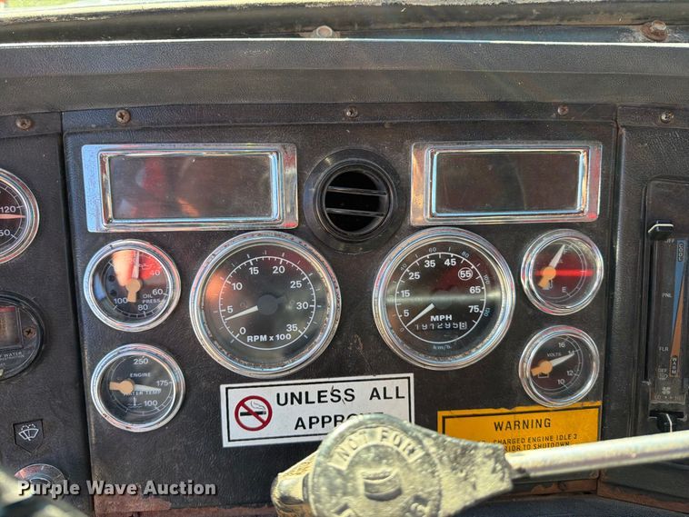 image for item EP7912 1995 Ford L8000 dump truck