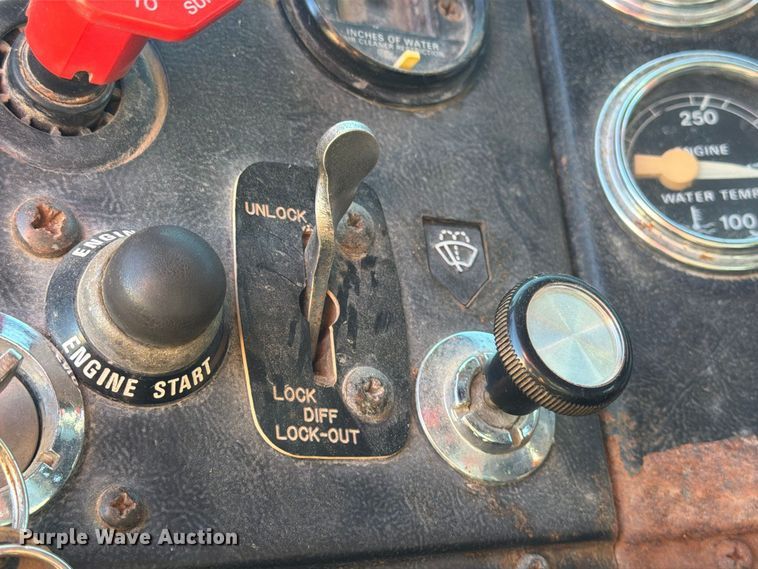 image for item EP7912 1995 Ford L8000 dump truck