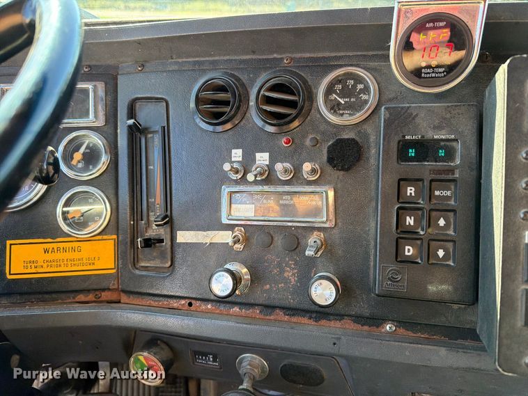 image for item EP7912 1995 Ford L8000 dump truck