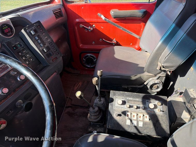 image for item EP7912 1995 Ford L8000 dump truck