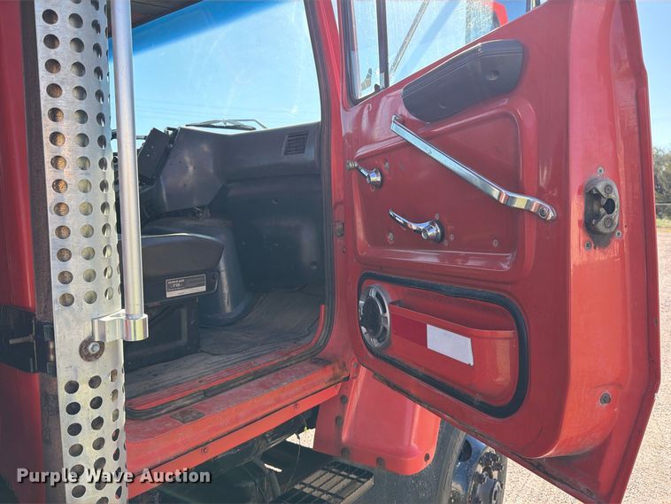 image for item EP7912 1995 Ford L8000 dump truck