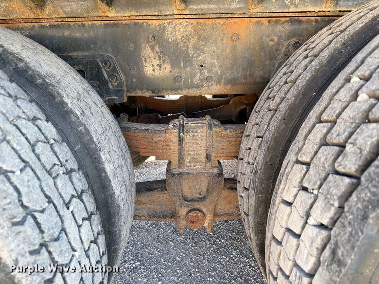 image for item EP7912 1995 Ford L8000 dump truck