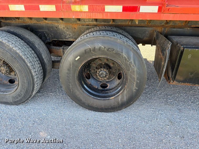 image for item EP7912 1995 Ford L8000 dump truck