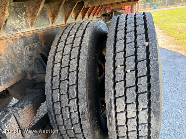 image for item EP7912 1995 Ford L8000 dump truck
