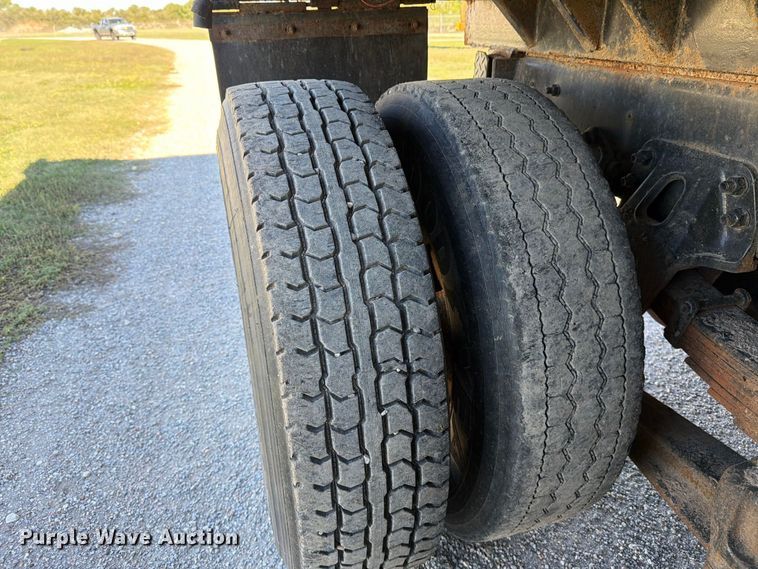 image for item EP7912 1995 Ford L8000 dump truck
