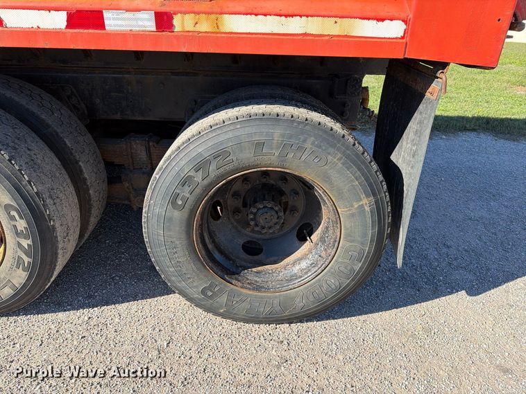 image for item EP7912 1995 Ford L8000 dump truck
