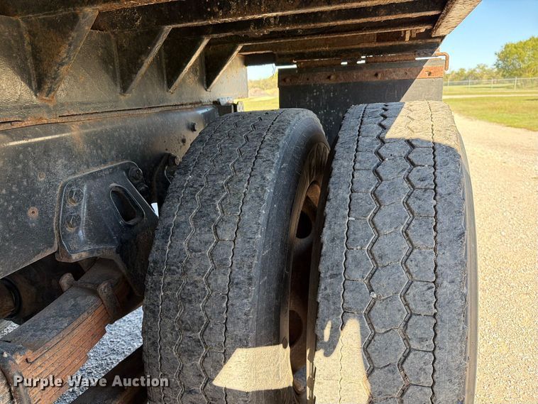 image for item EP7912 1995 Ford L8000 dump truck
