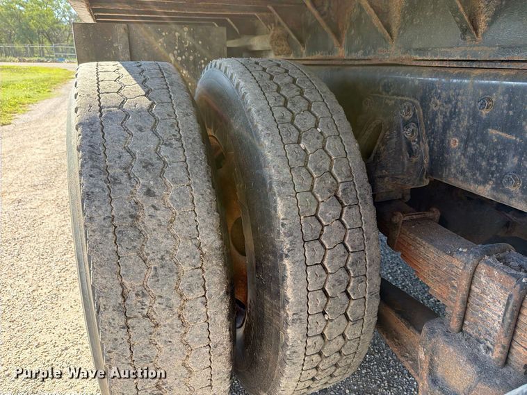 image for item EP7912 1995 Ford L8000 dump truck