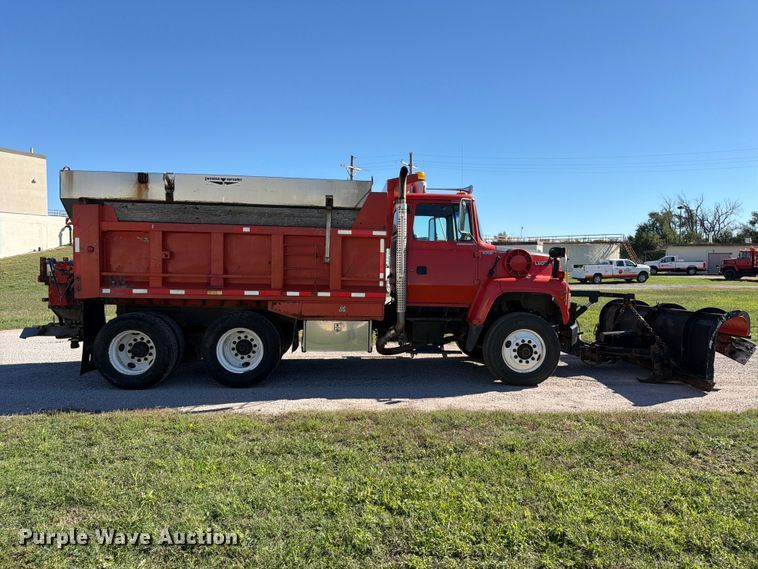 image for item EP7913 1995 Ford L8000 dump truck
