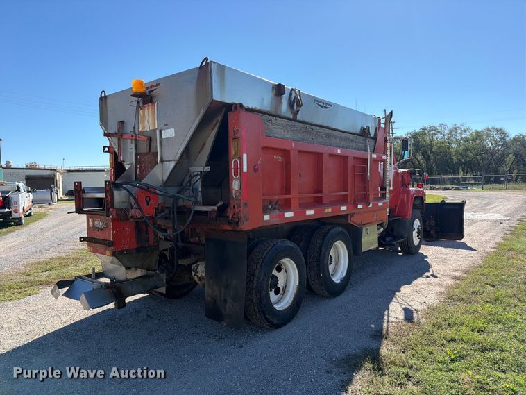 image for item EP7913 1995 Ford L8000 dump truck