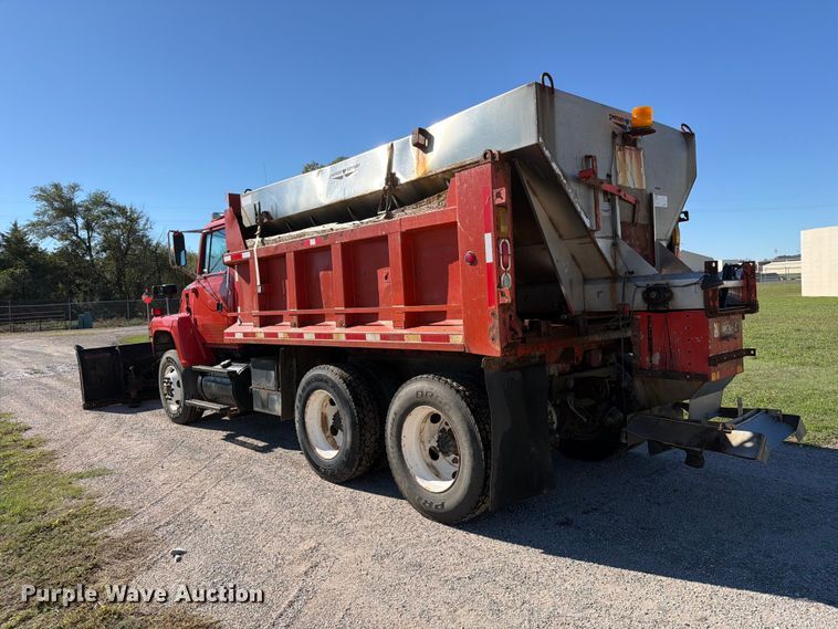 image for item EP7913 1995 Ford L8000 dump truck