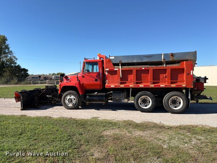 image for item EP7913 1995 Ford L8000 dump truck
