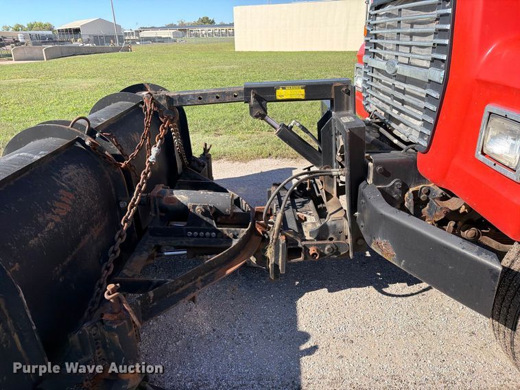 image for item EP7913 1995 Ford L8000 dump truck