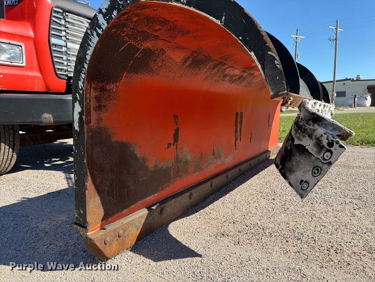 image for item EP7913 1995 Ford L8000 dump truck