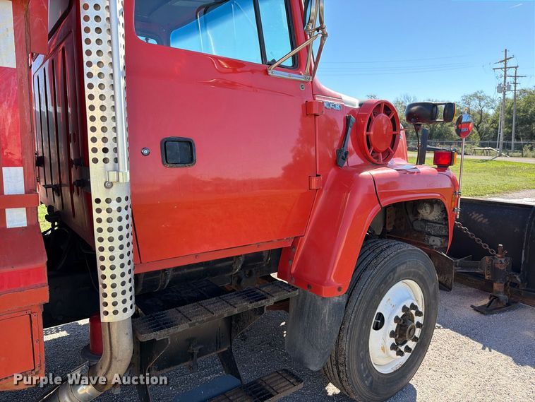 image for item EP7913 1995 Ford L8000 dump truck