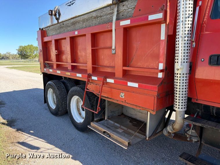 image for item EP7913 1995 Ford L8000 dump truck